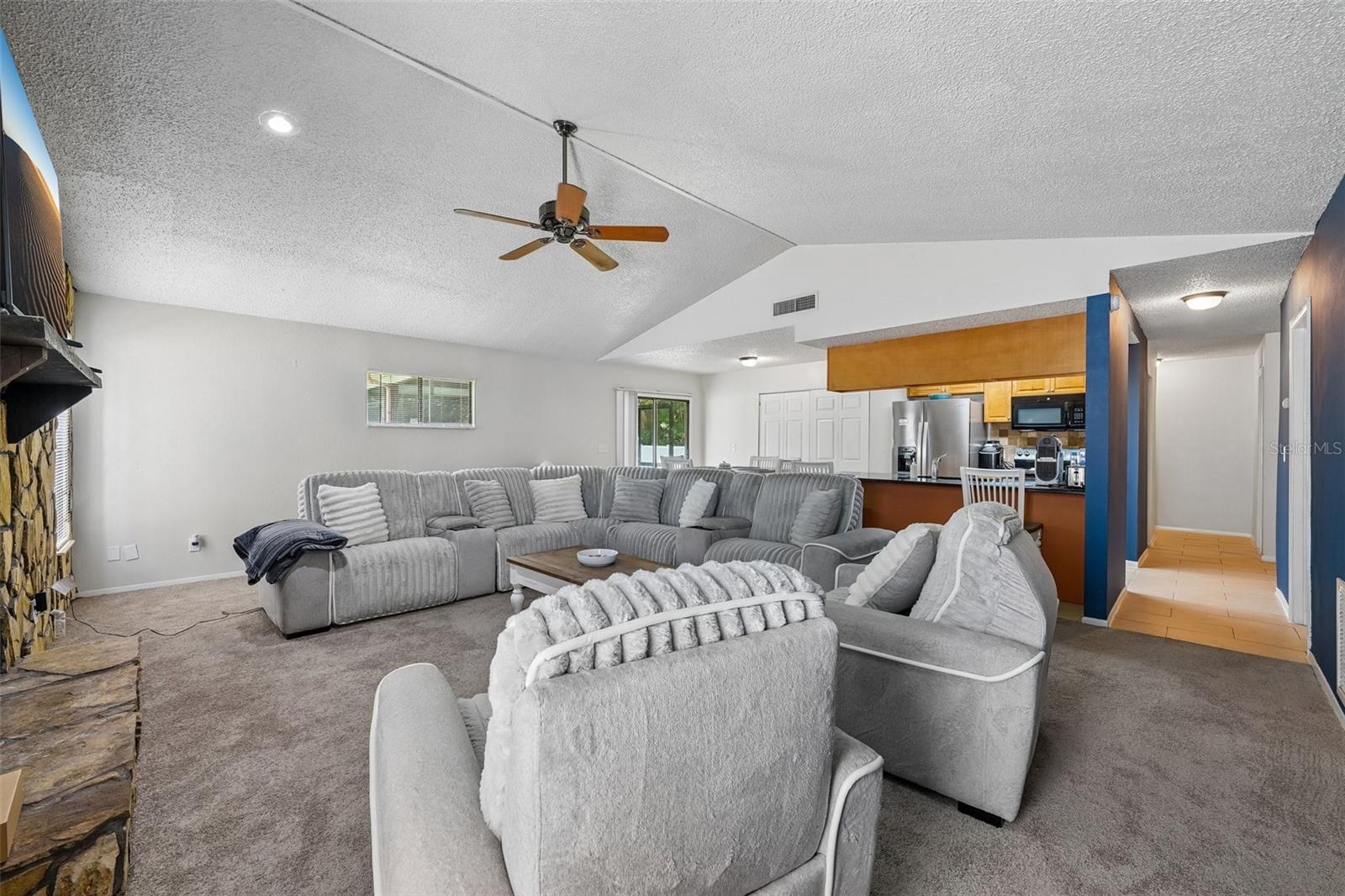 16139 VILLA DR — photo 9