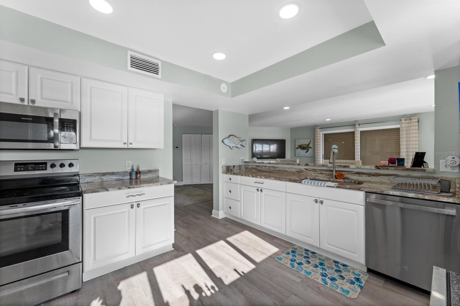 610 ISLAND WAY #408 — photo 10