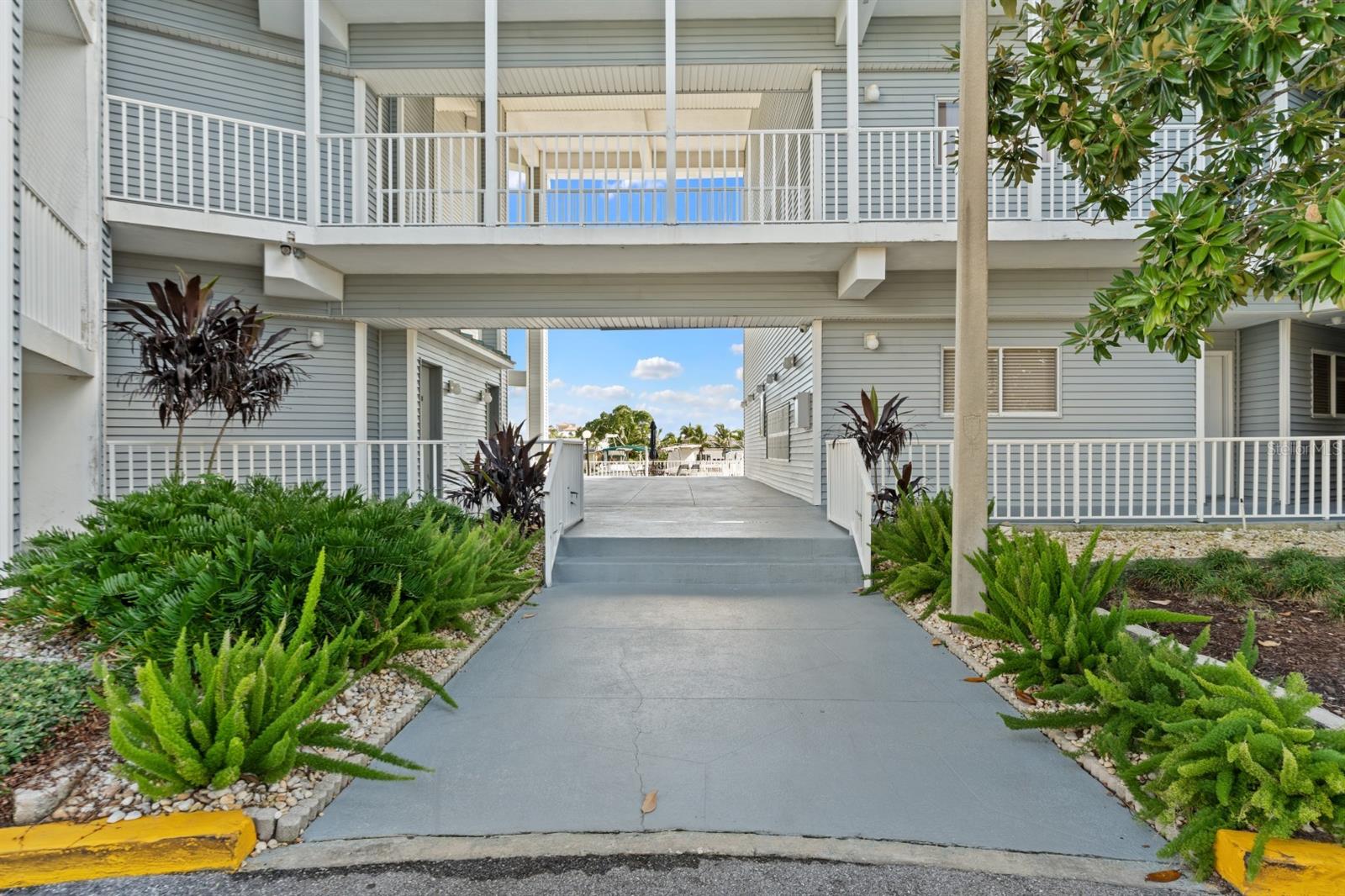 610 ISLAND WAY #408 — photo 4