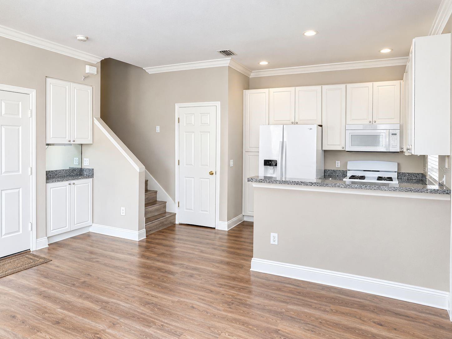 1103 ISLAMORADA LN — photo 4