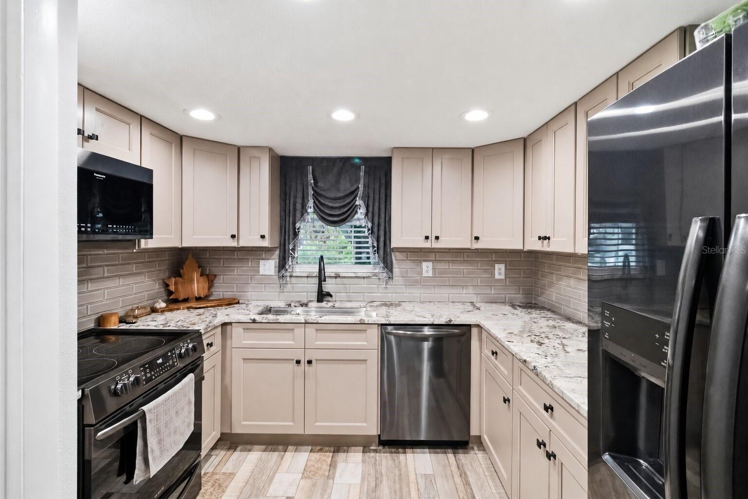 704 OAKGROVE DR #226D — photo 3
