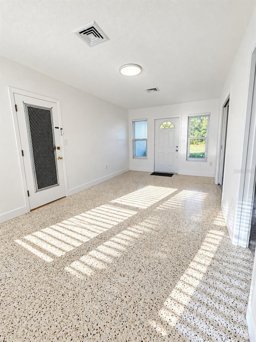 305 N HERCULES AVE — photo 8
