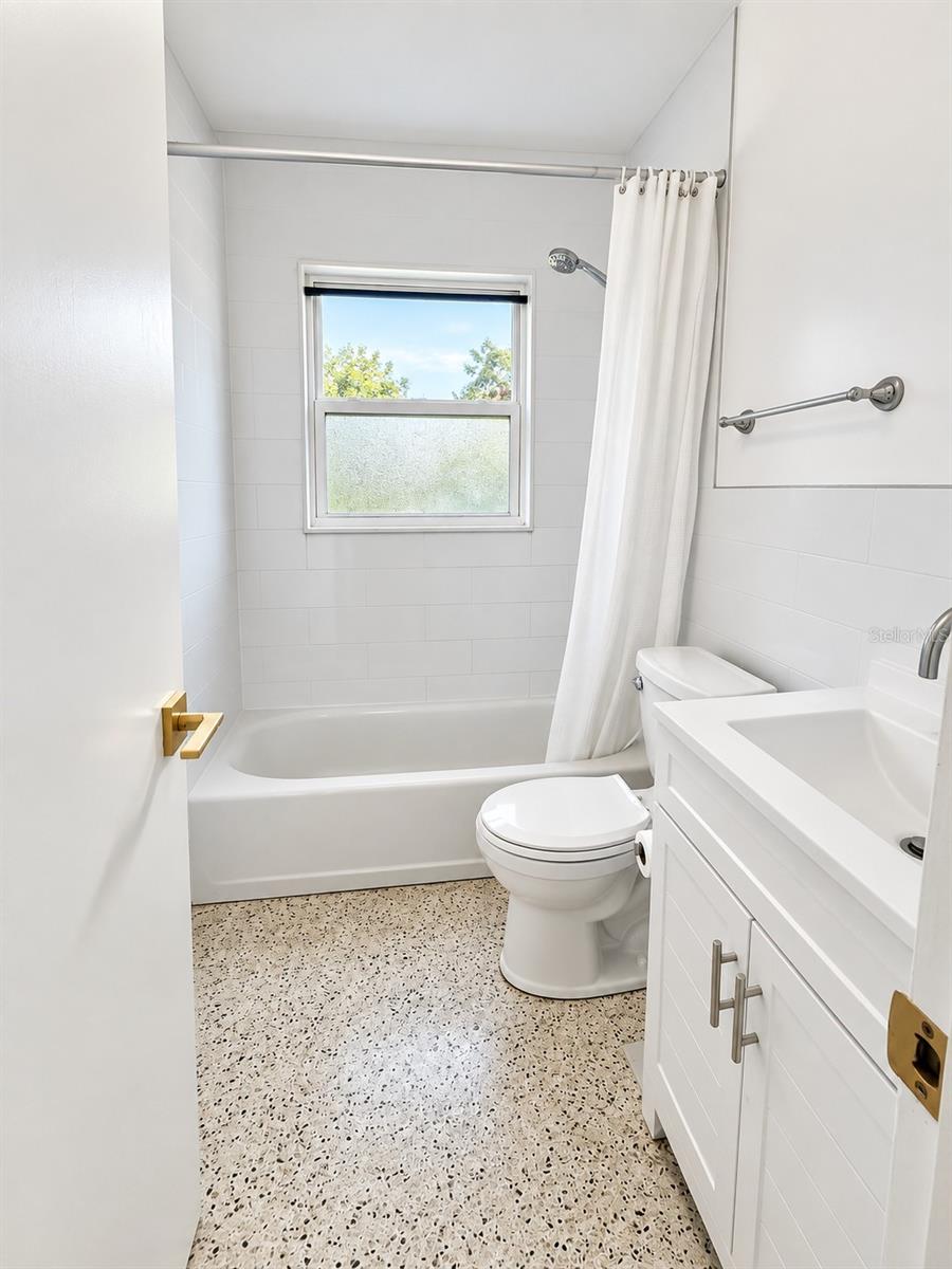 305 N HERCULES AVE — photo 15