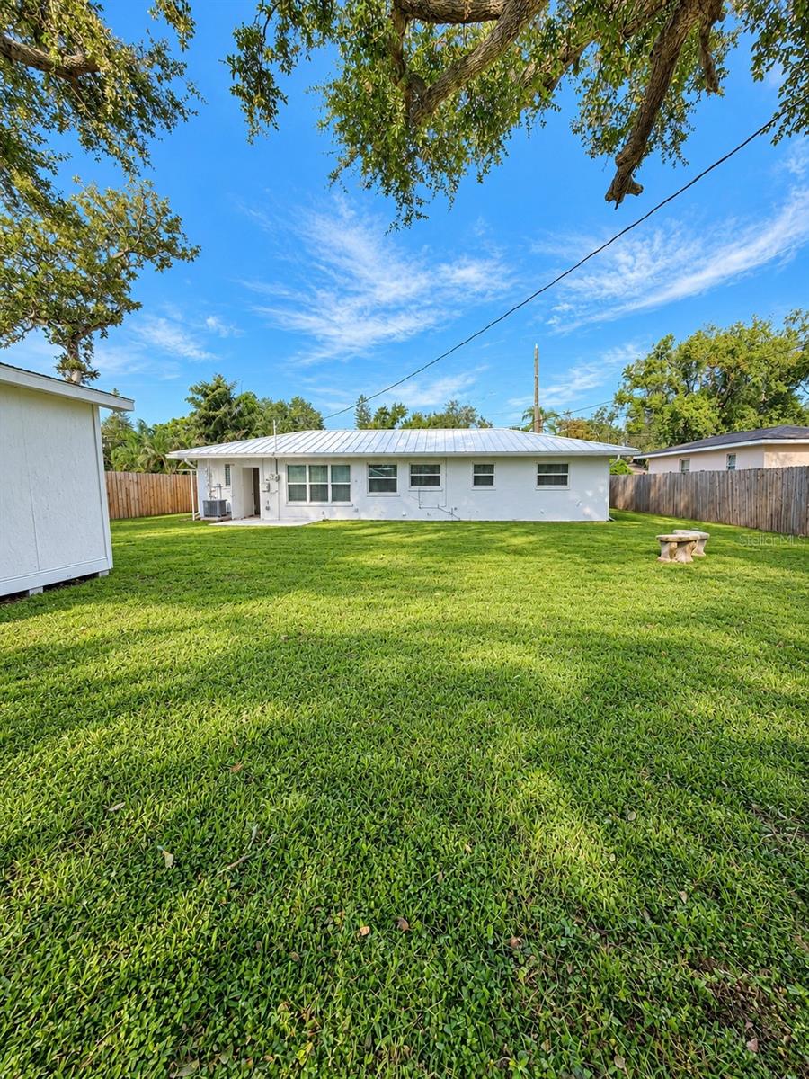 305 N HERCULES AVE — photo 18