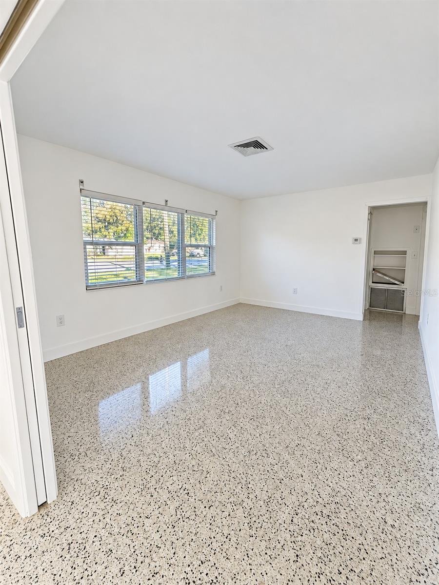 305 N HERCULES AVE — photo 9