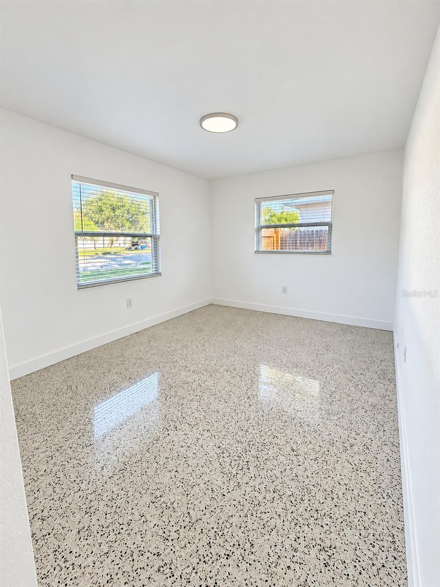 305 N HERCULES AVE — photo 11