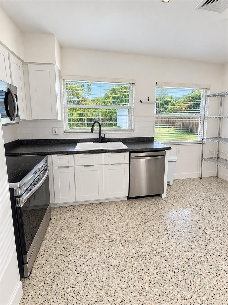 305 N HERCULES AVE — photo 5