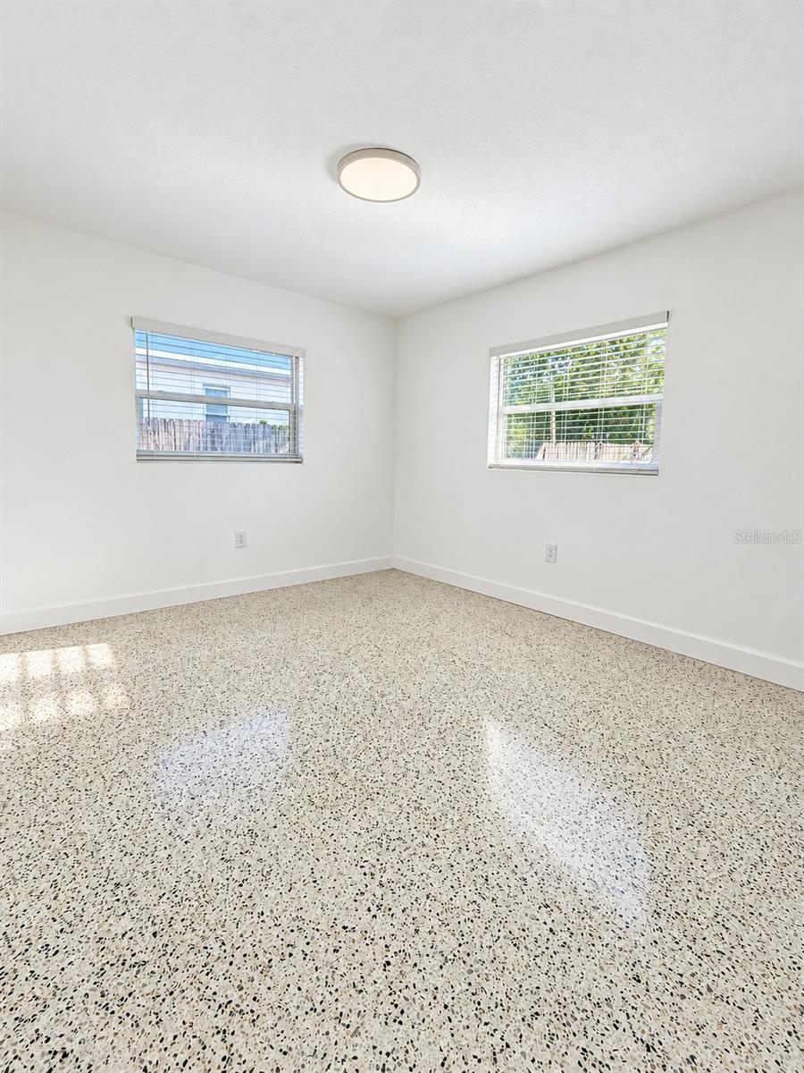 305 N HERCULES AVE — photo 13
