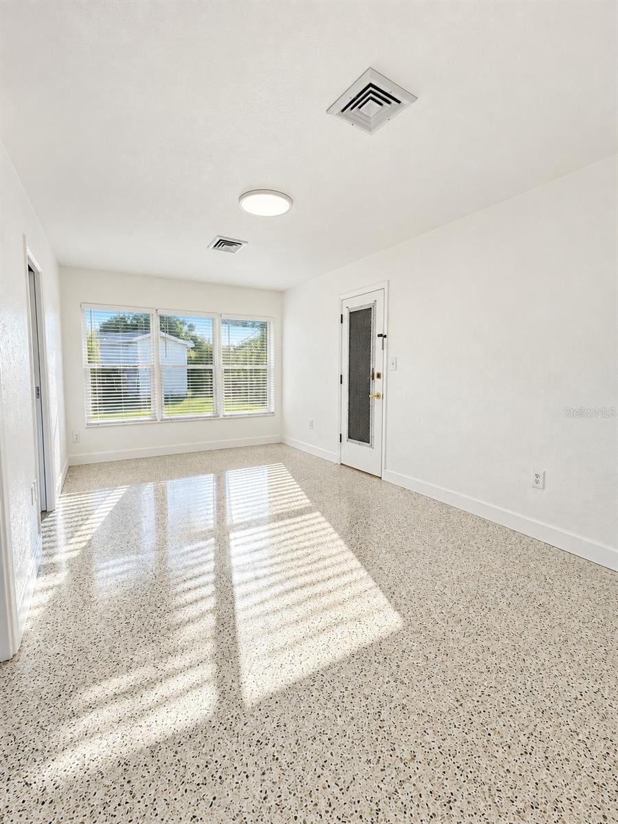 305 N HERCULES AVE — photo 7