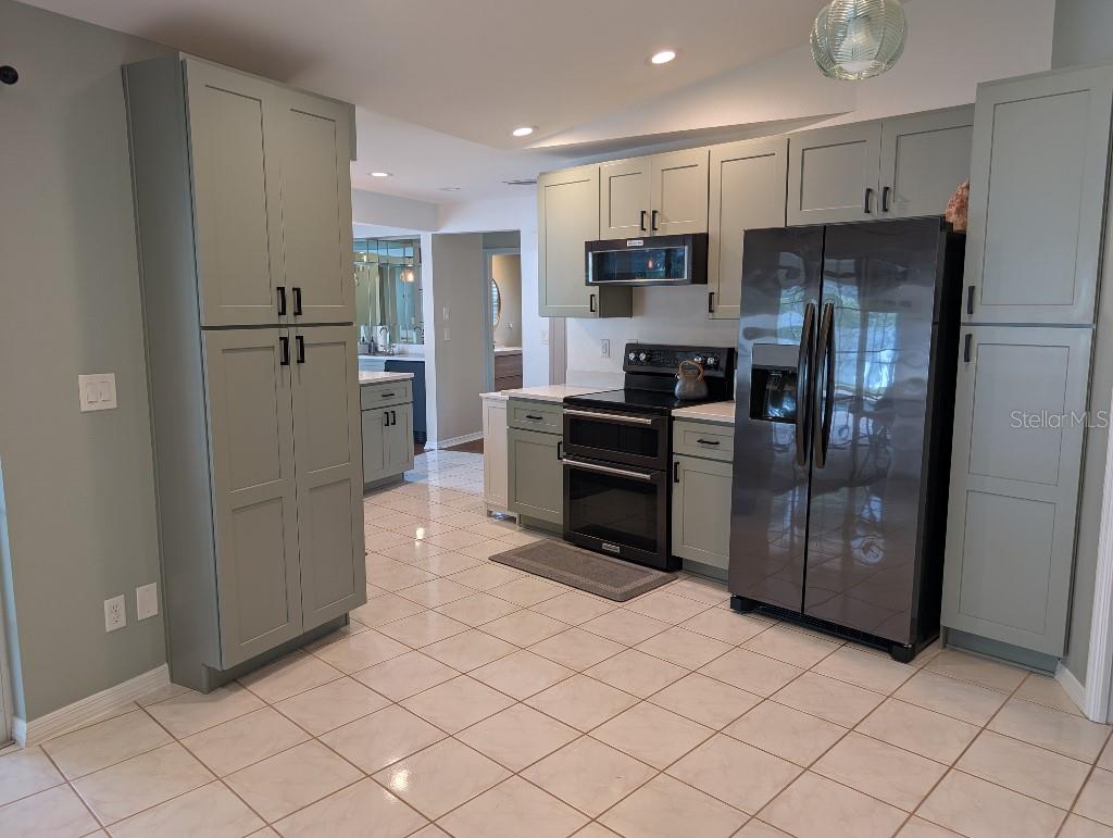 2673 MONTAGUE CT W — photo 10