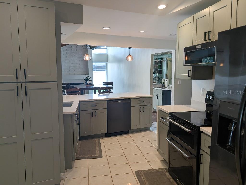 2673 MONTAGUE CT W — photo 11