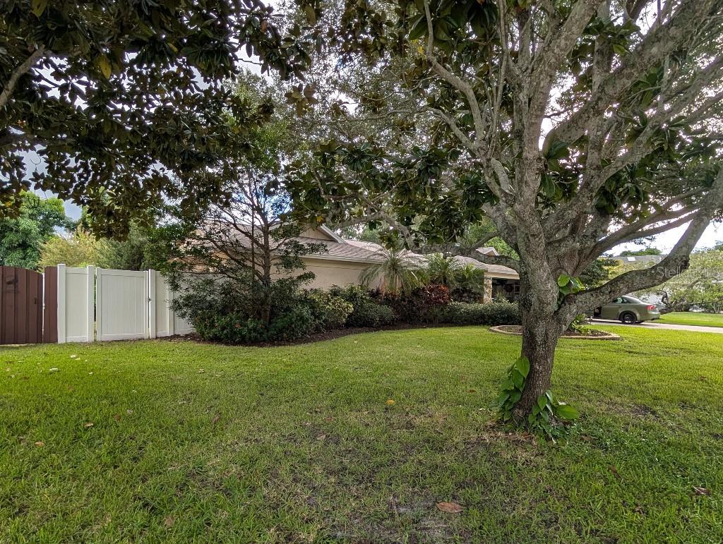 2673 MONTAGUE CT W — photo 38