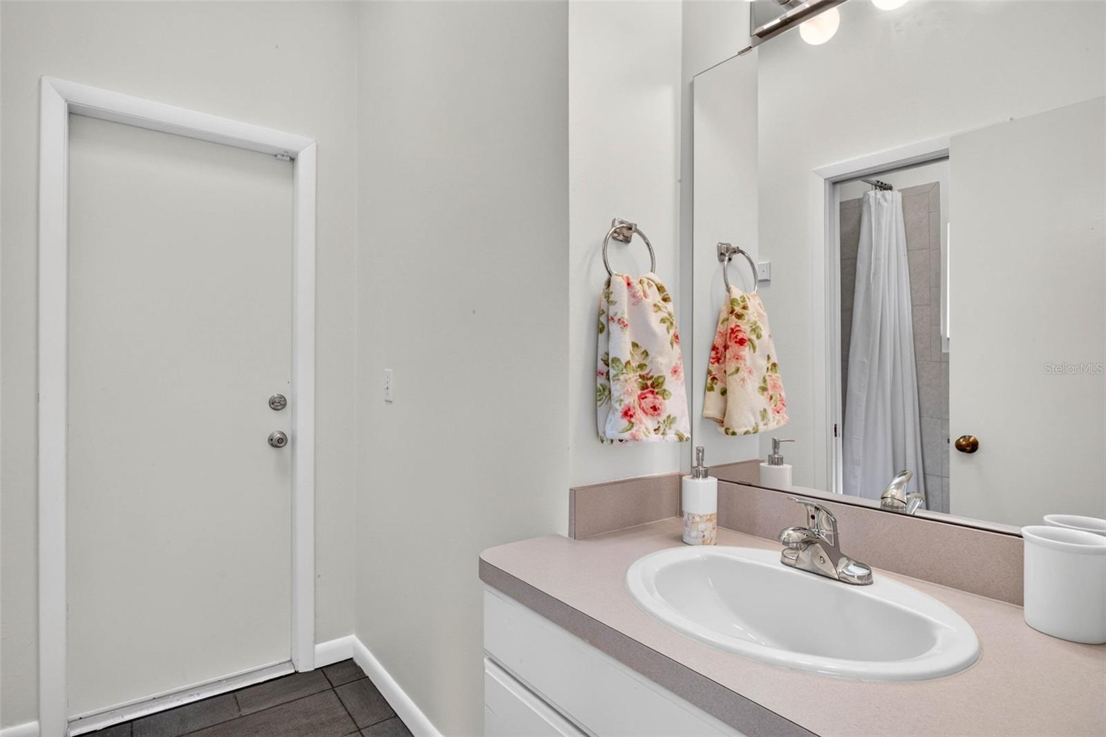 513 GARRARD DR — photo 56