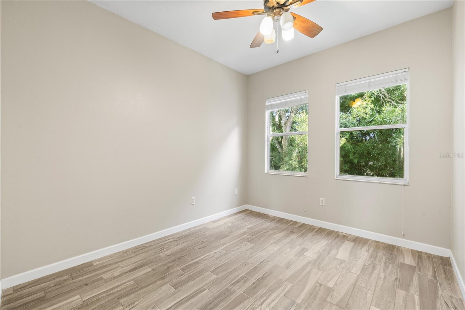 4117 WOODACRE LN — photo 25