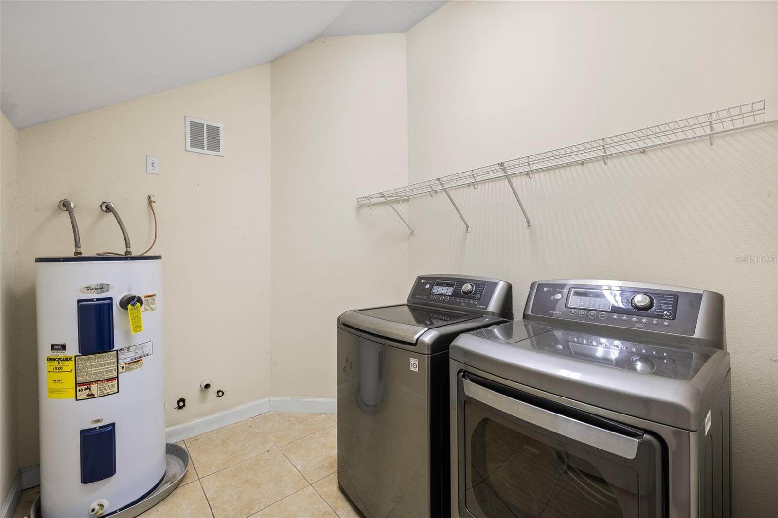 4117 WOODACRE LN — photo 40