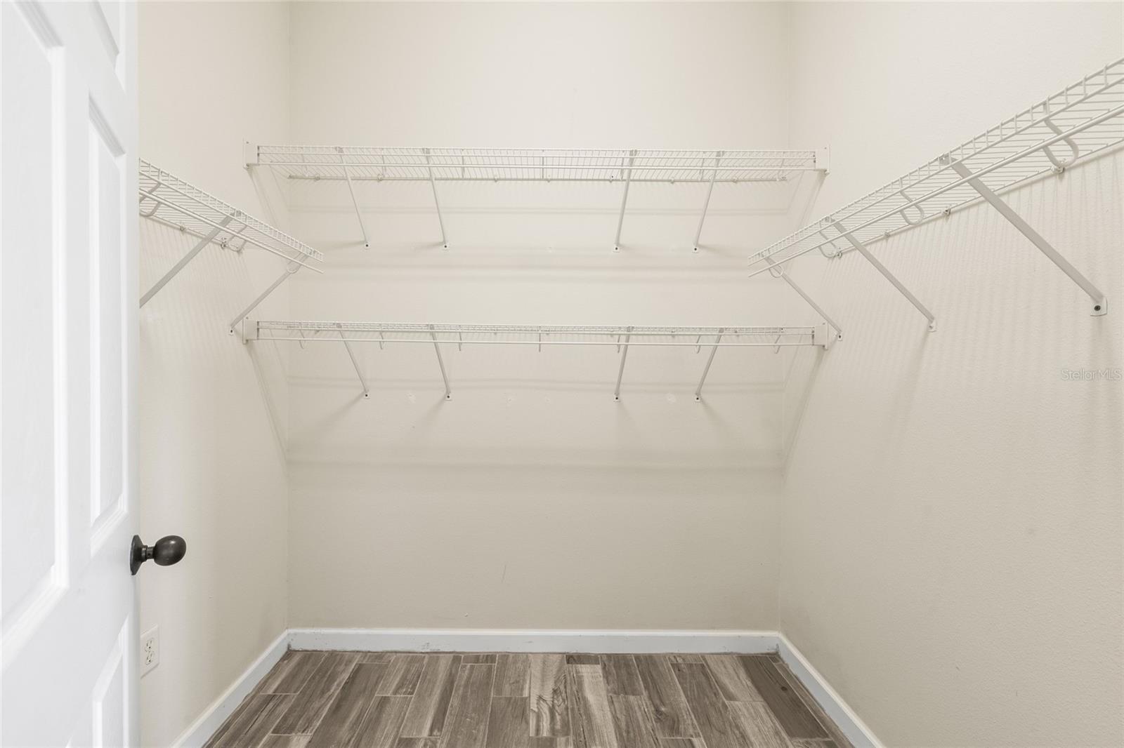 4117 WOODACRE LN — photo 36