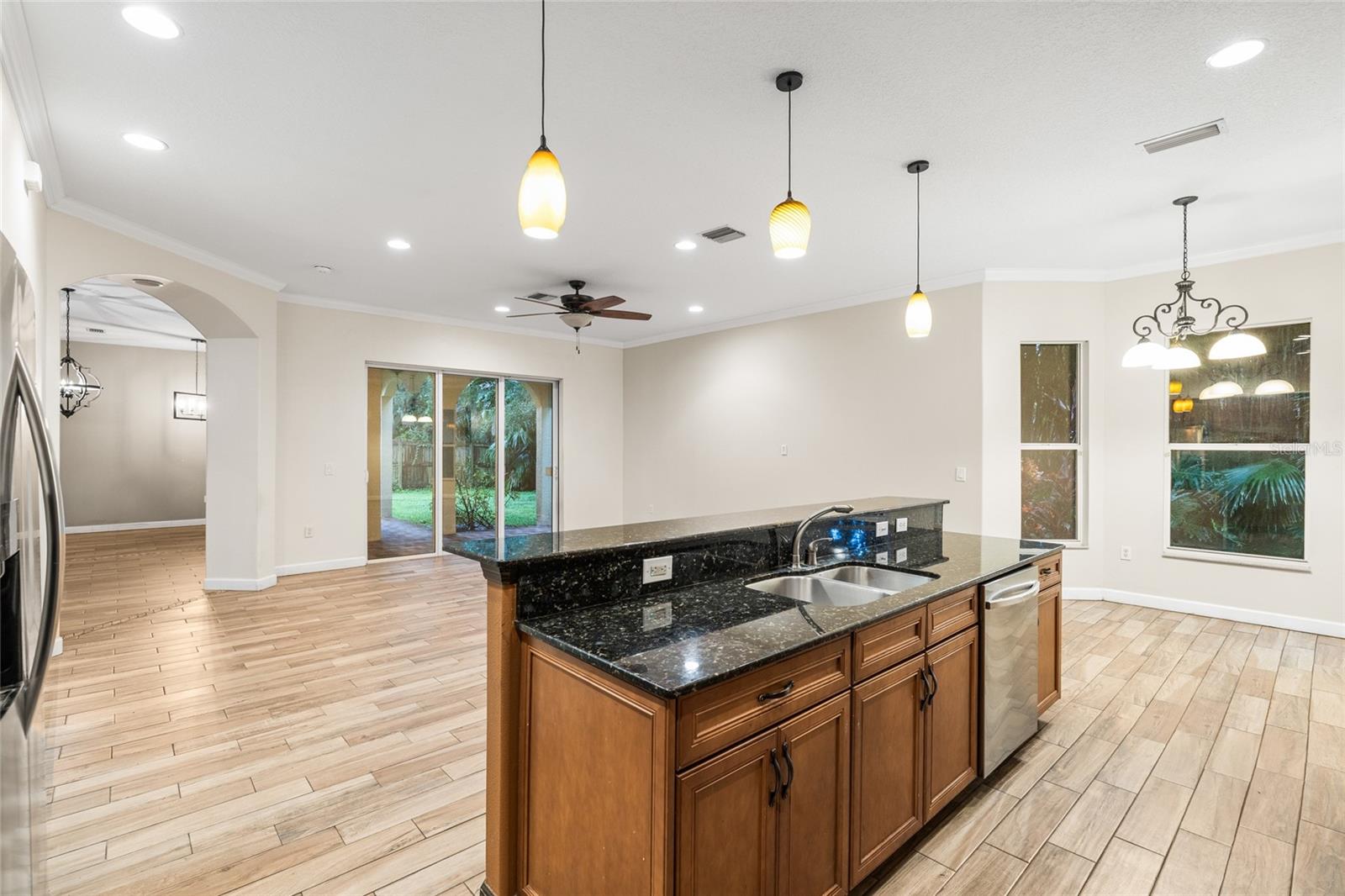 4117 WOODACRE LN — photo 18