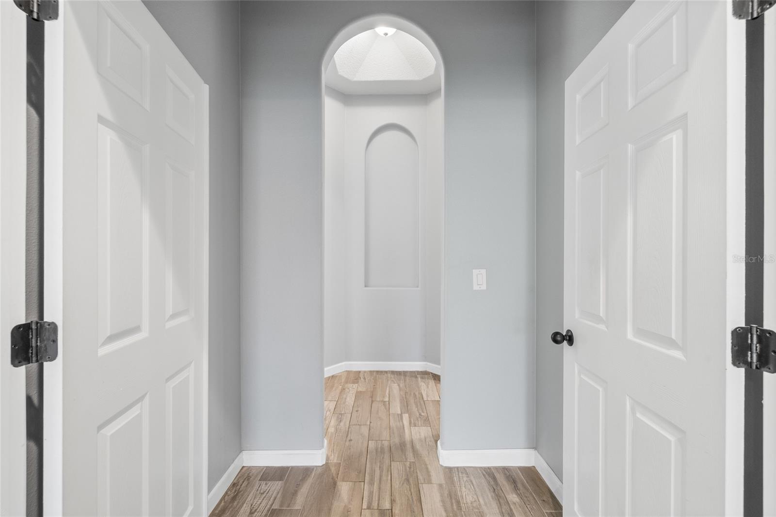 4117 WOODACRE LN — photo 28