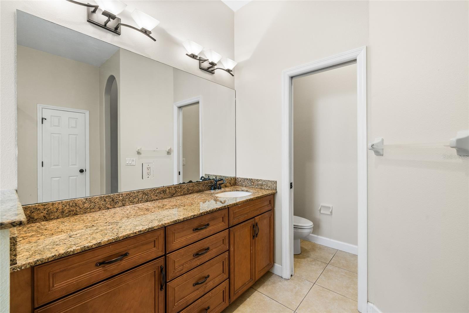 4117 WOODACRE LN — photo 31