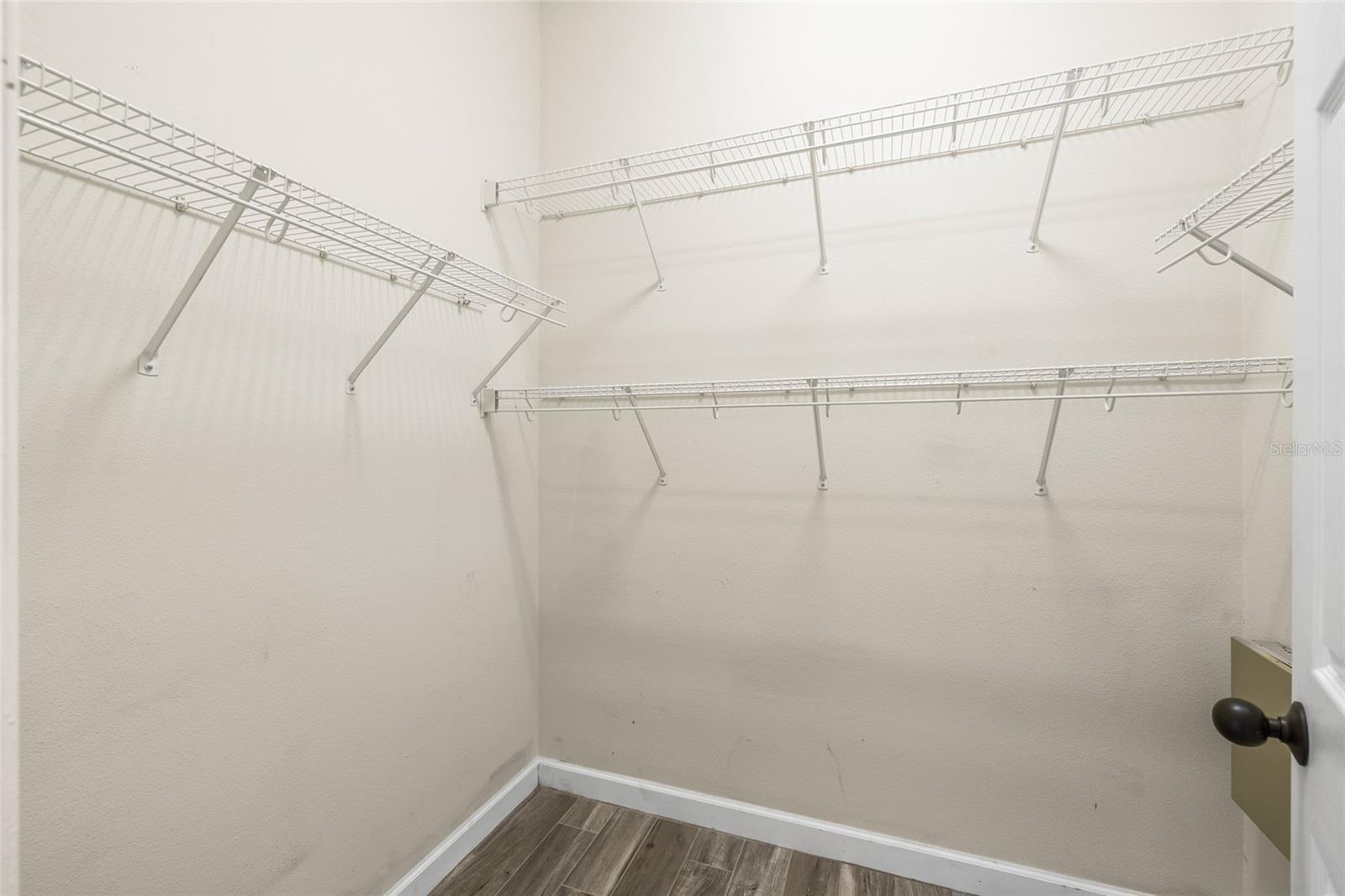 4117 WOODACRE LN — photo 35