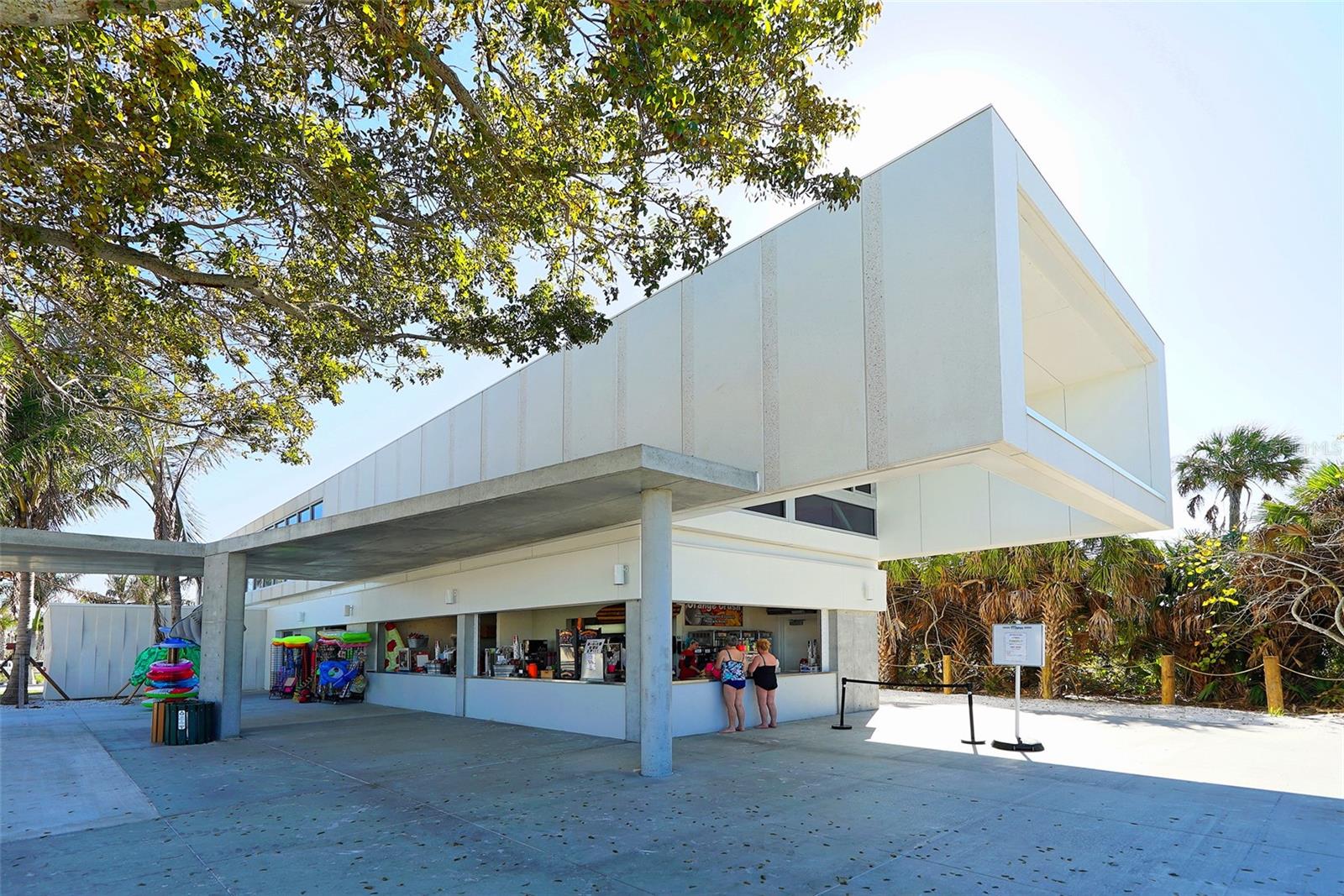 732 SIESTA DR — photo 38