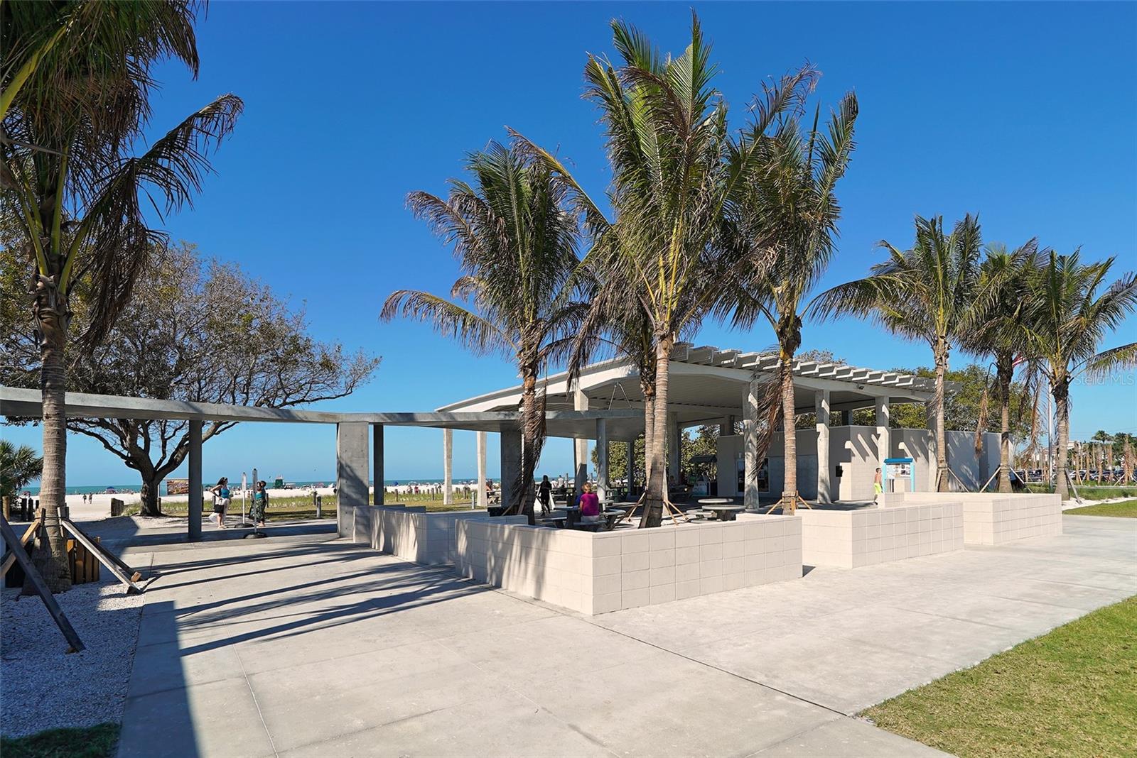 732 SIESTA DR — photo 41