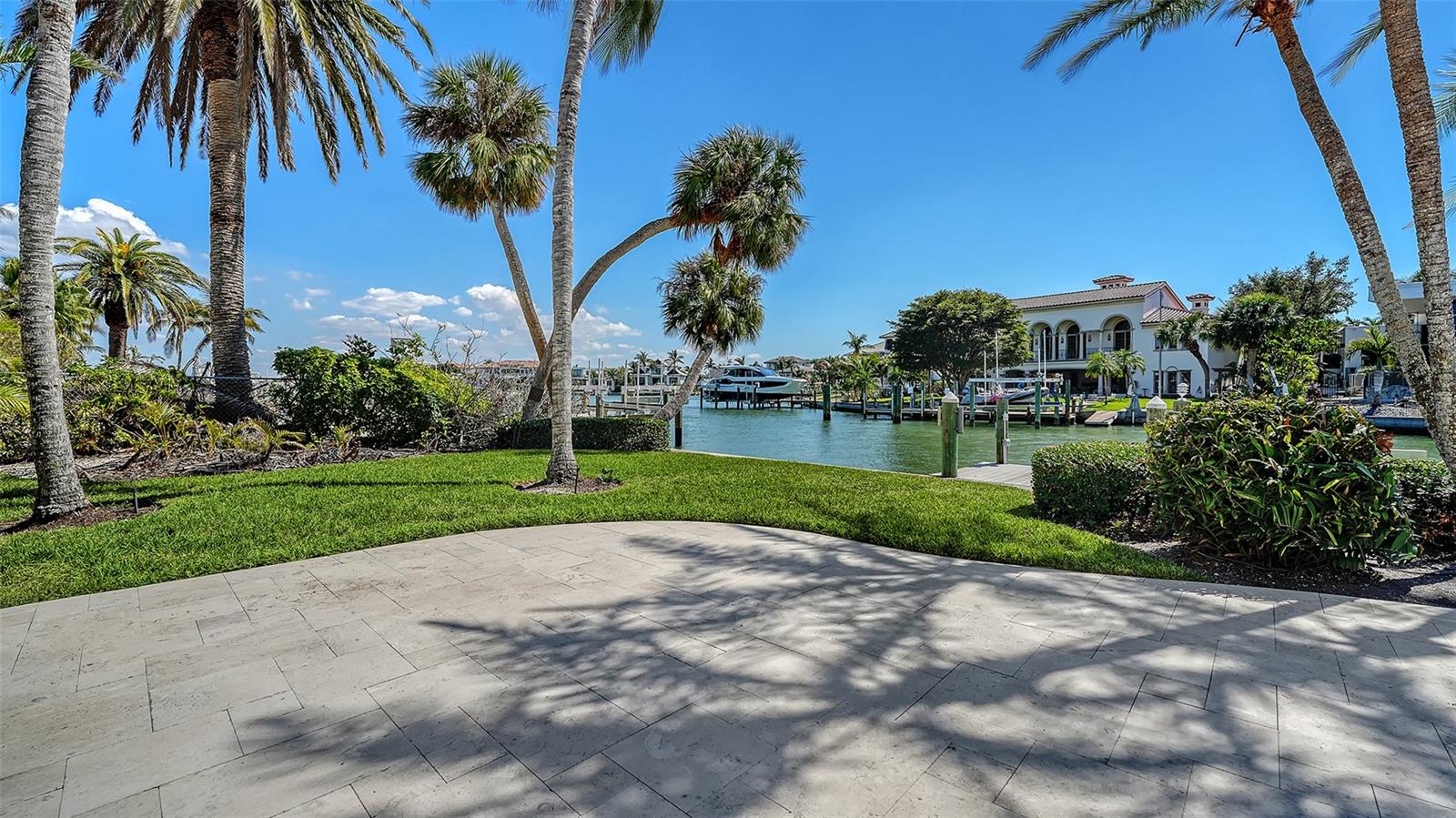 732 SIESTA DR — photo 12