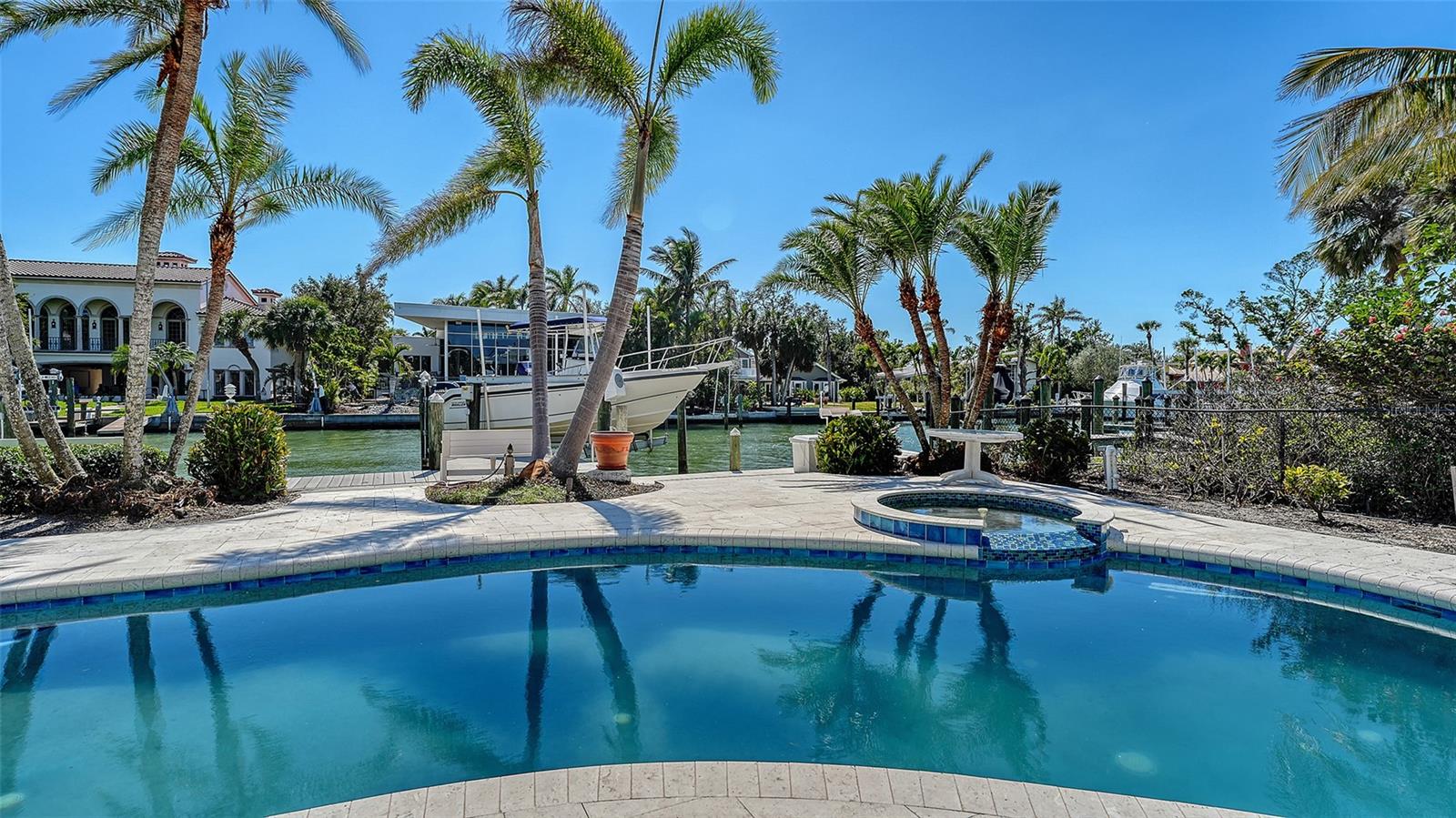 732 SIESTA DR — photo 11