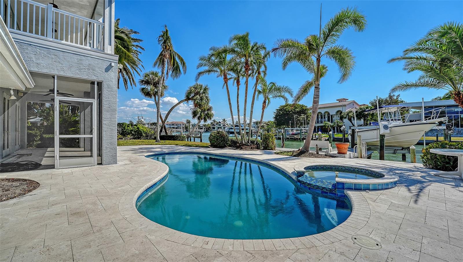 732 SIESTA DR — photo 10