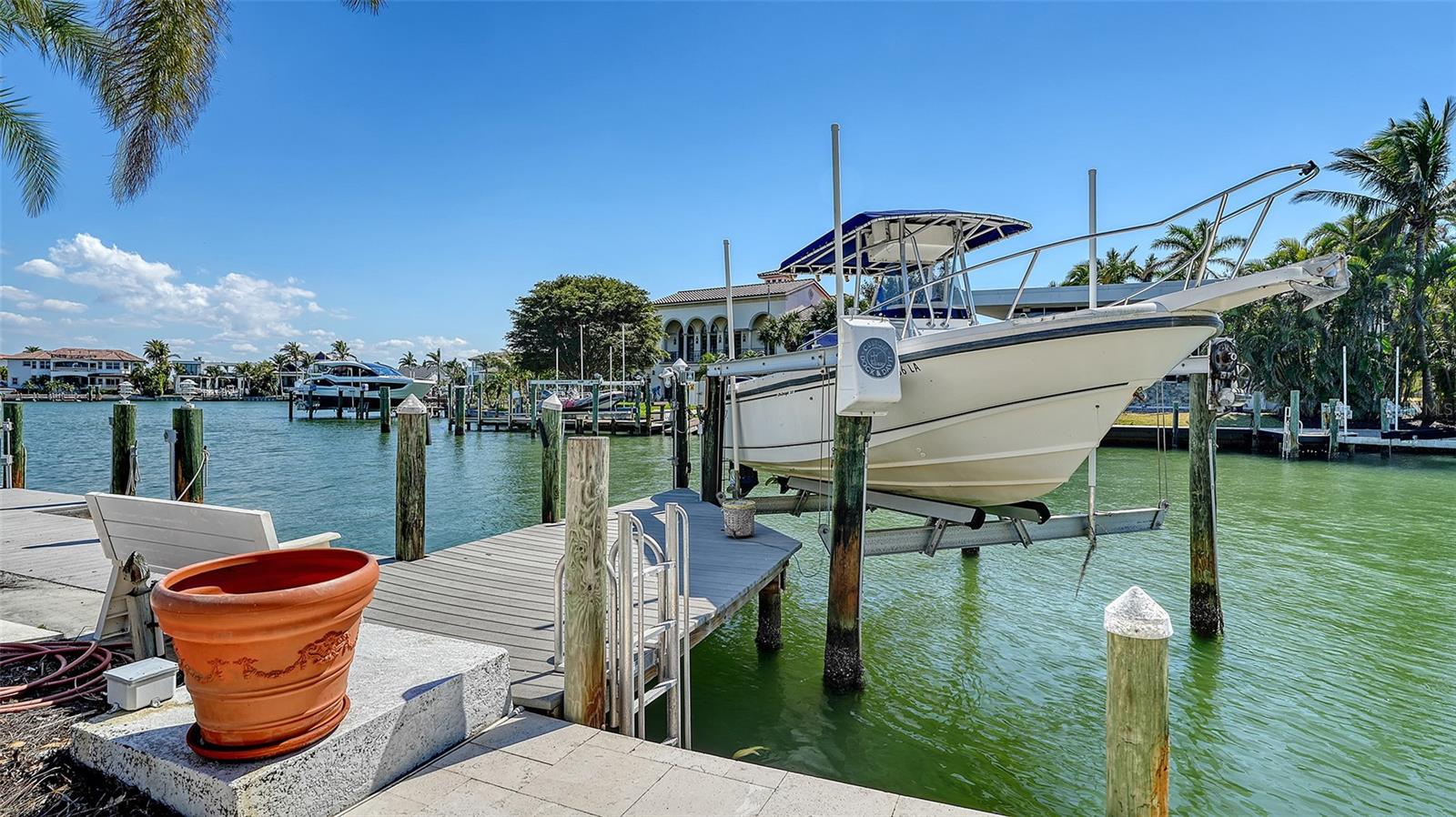 732 SIESTA DR — photo 18