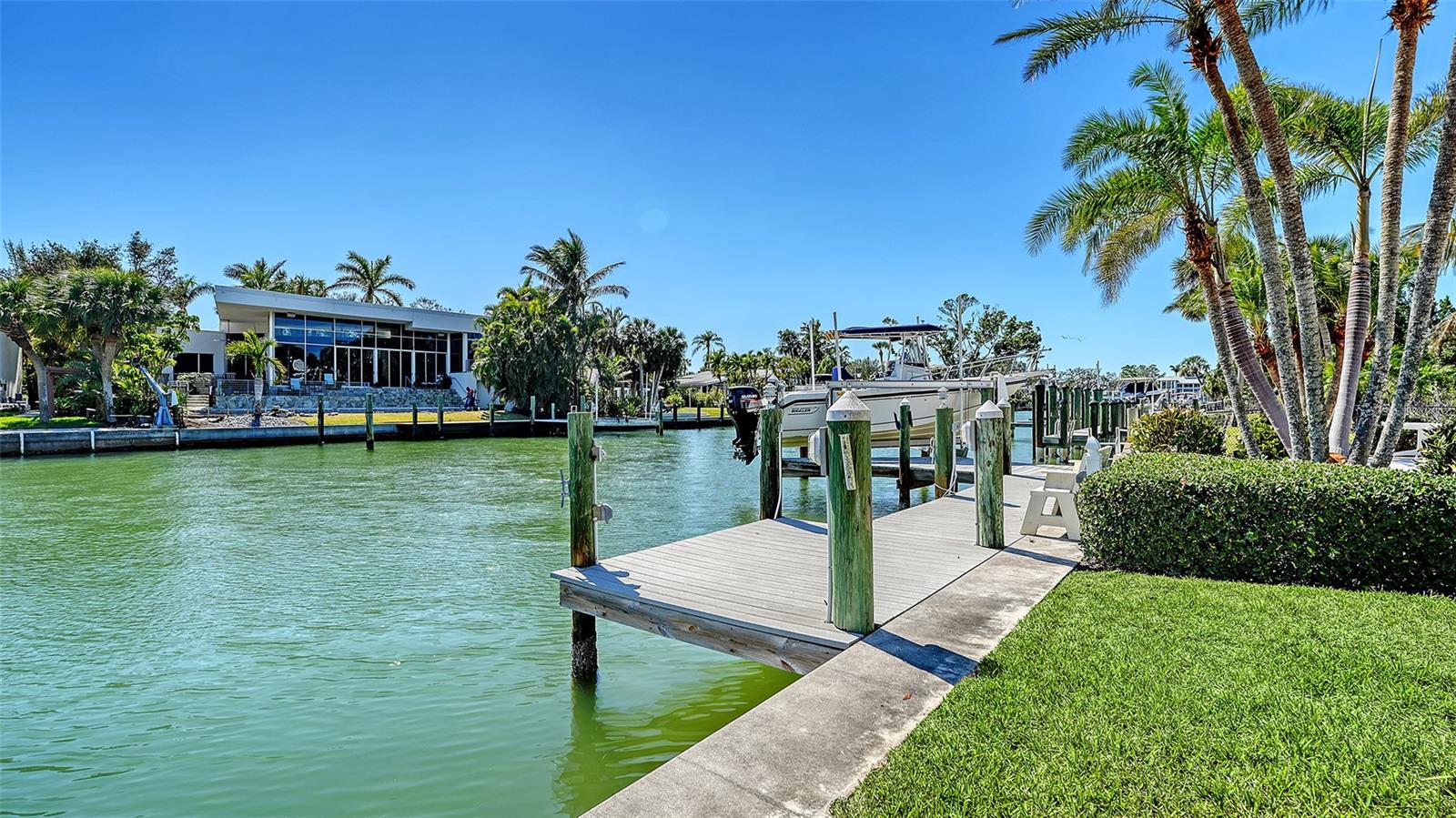 732 SIESTA DR — photo 15