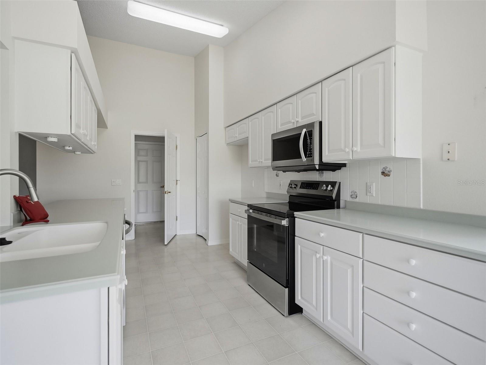 1023 ALMONDWOOD DR — photo 17