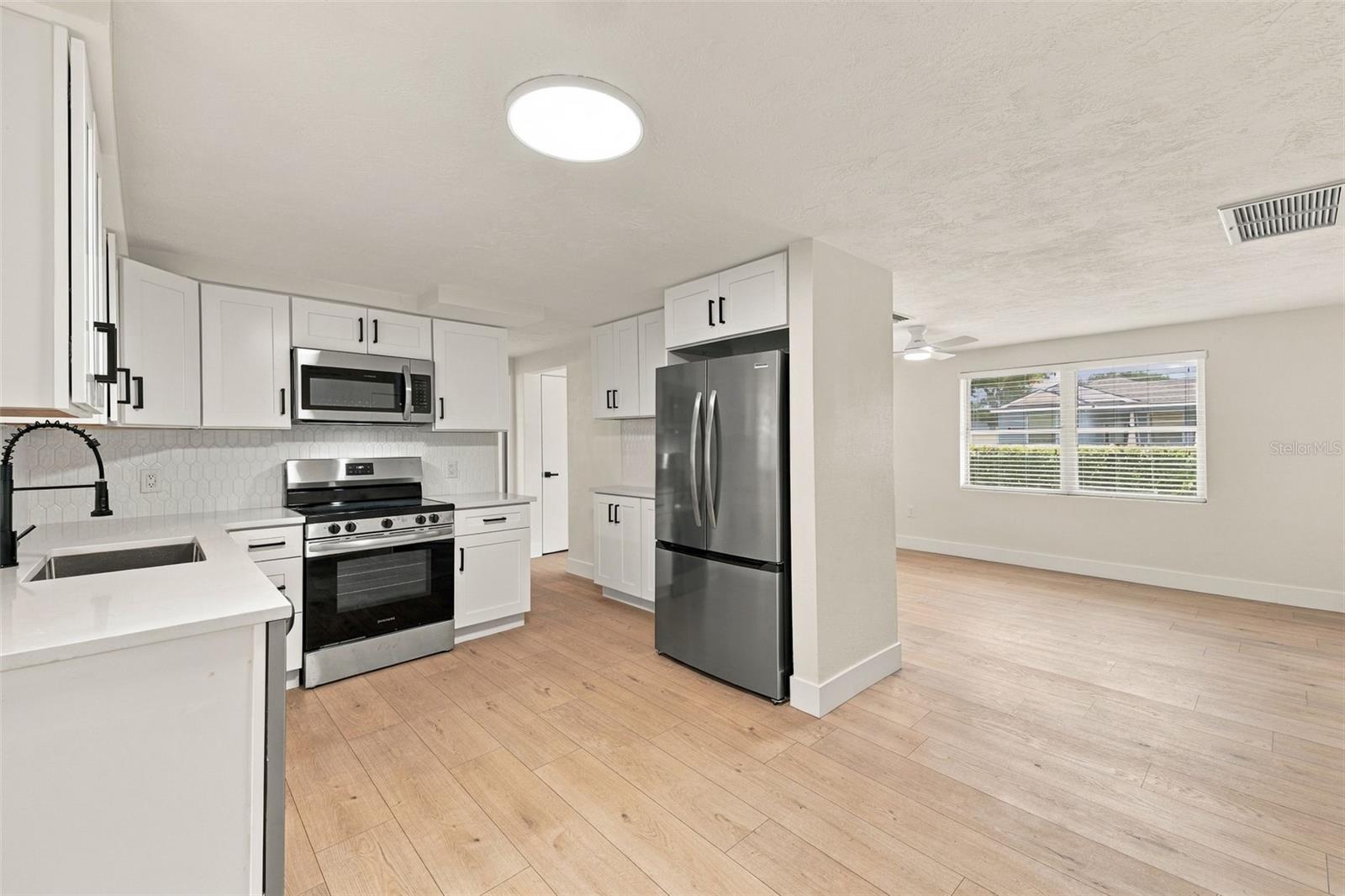 4525 JACQUELINE DR — photo 8