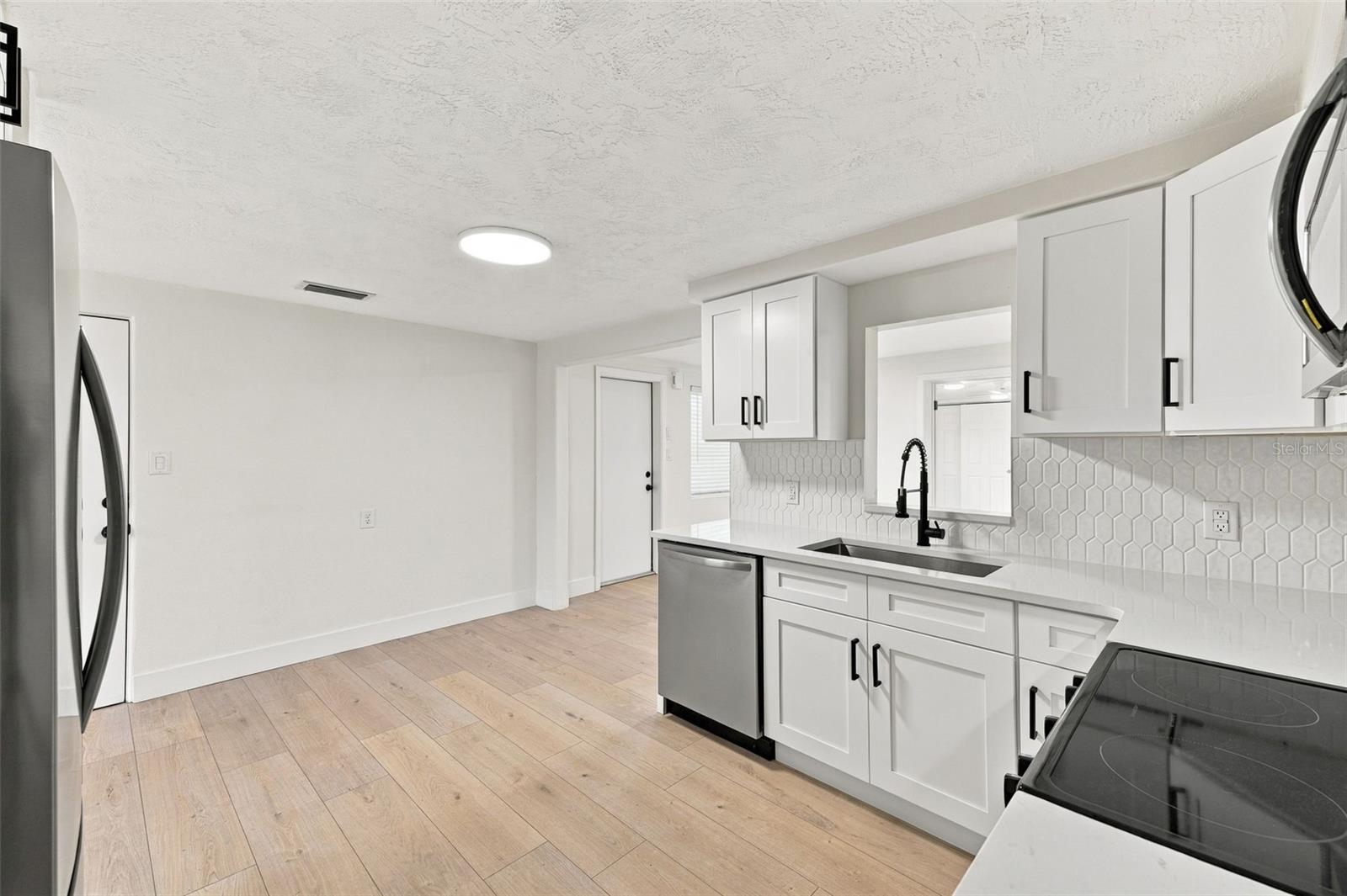 4525 JACQUELINE DR — photo 10