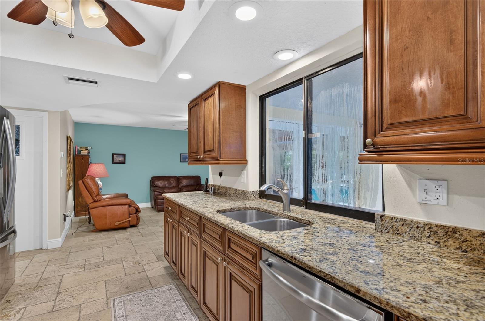 2225 SNEAD AVE — photo 18