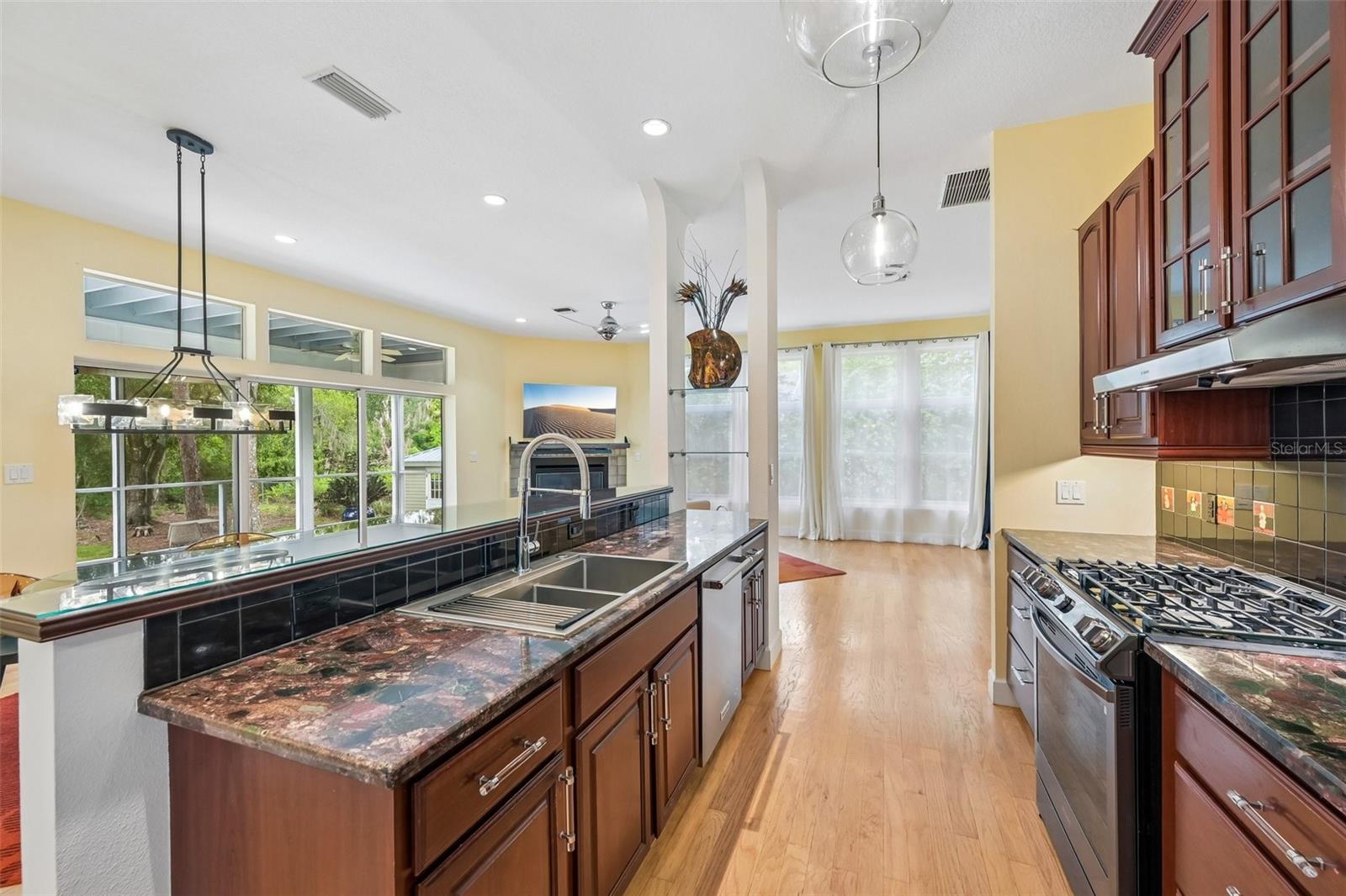 817 OAK VISTA DR — photo 9