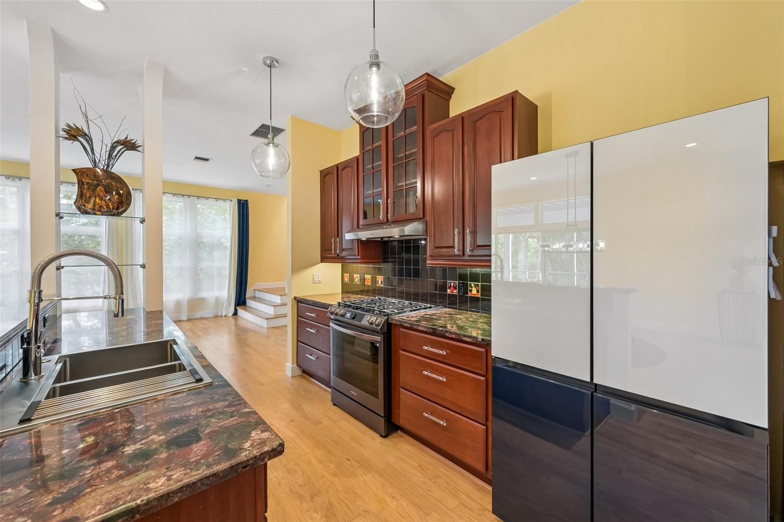 817 OAK VISTA DR — photo 8
