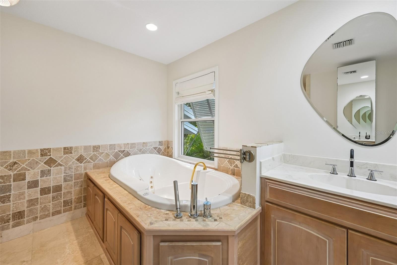 817 OAK VISTA DR — photo 22