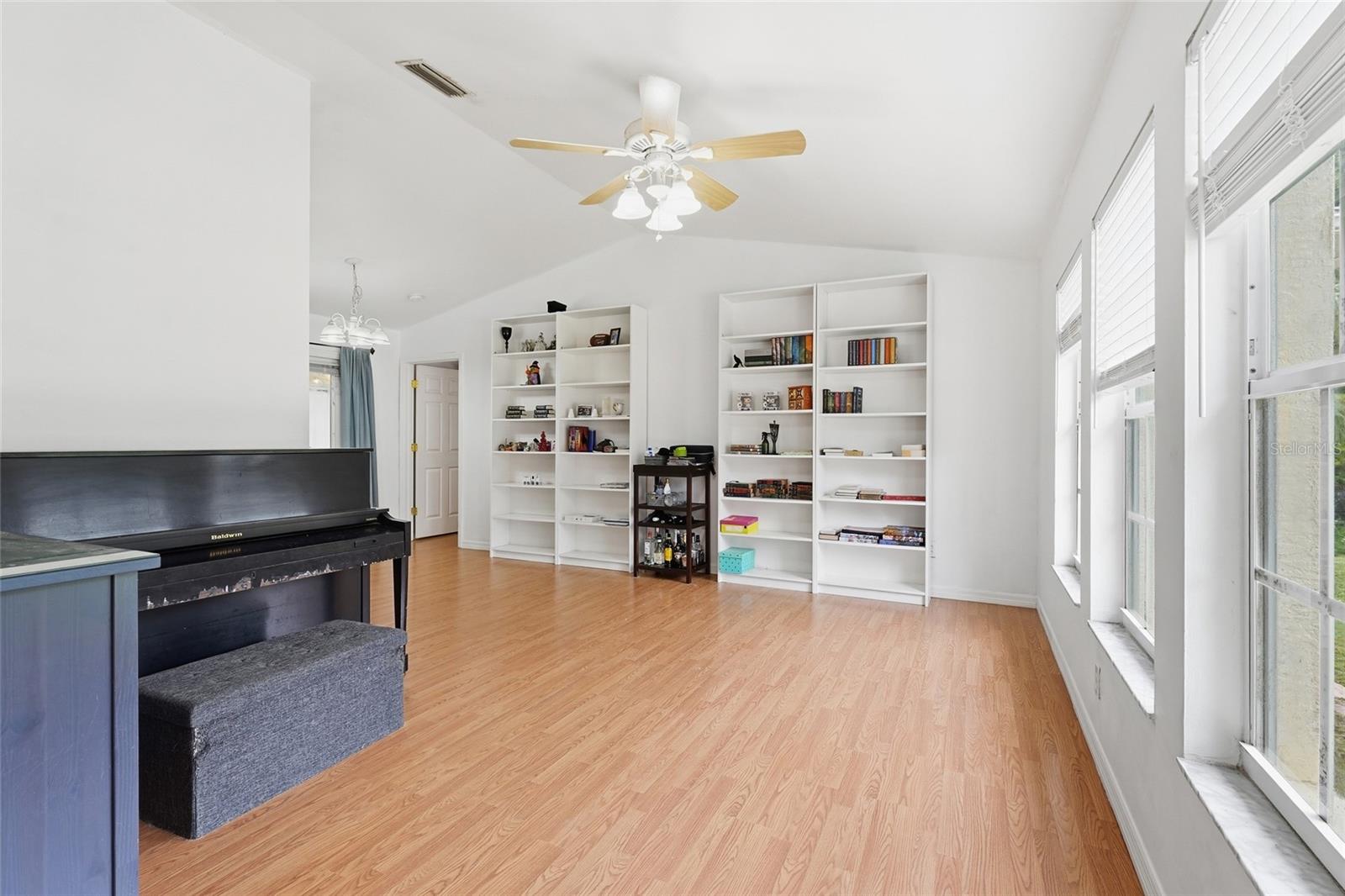 2661 MUGLONE LN — photo 2