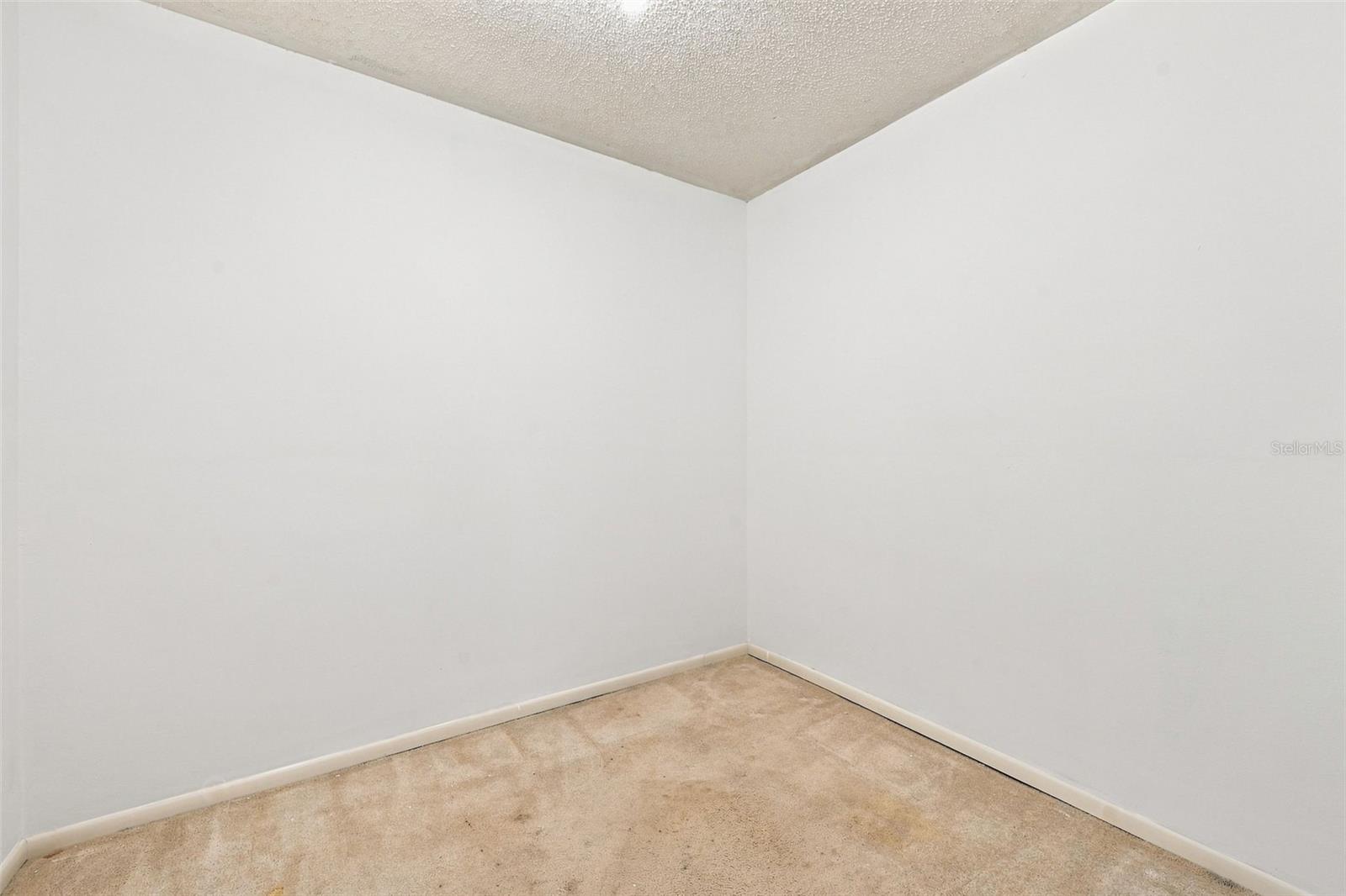 203 HILLCREST DR — photo 23