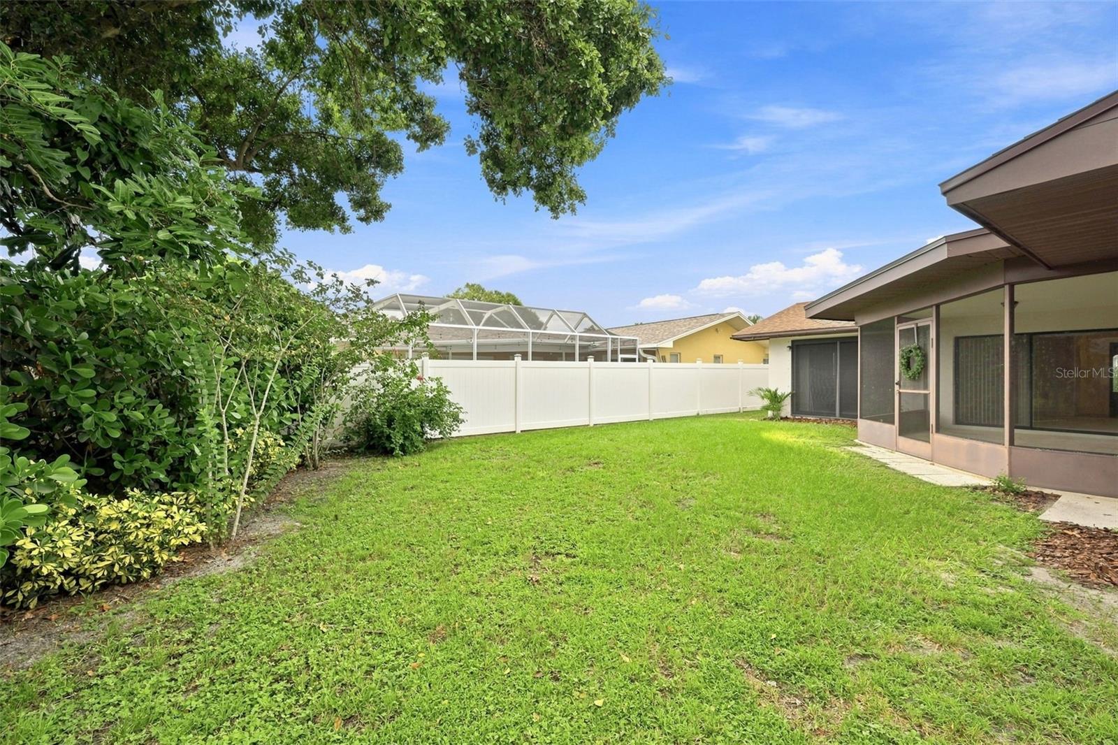 203 HILLCREST DR — photo 46