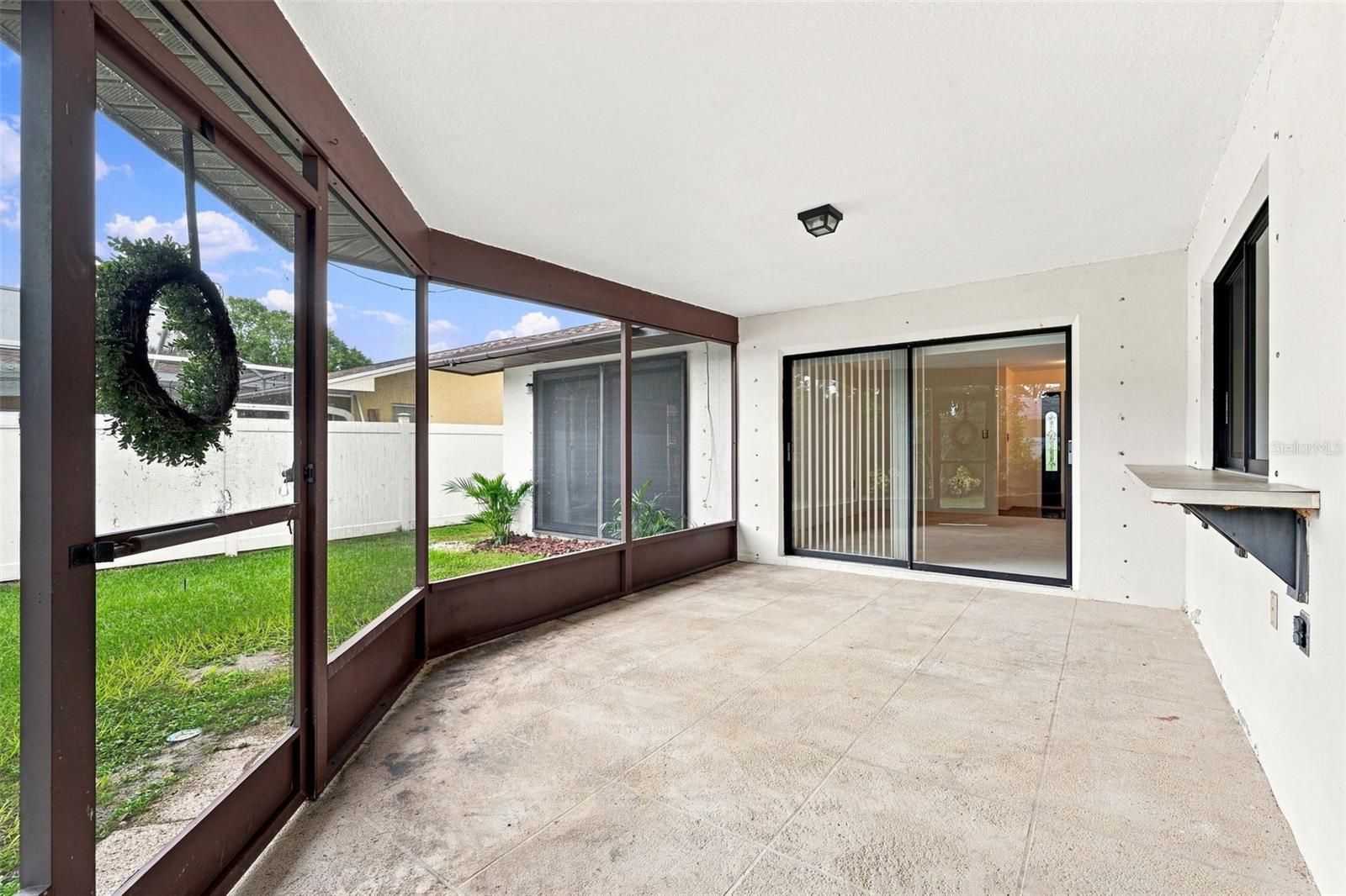 203 HILLCREST DR — photo 38