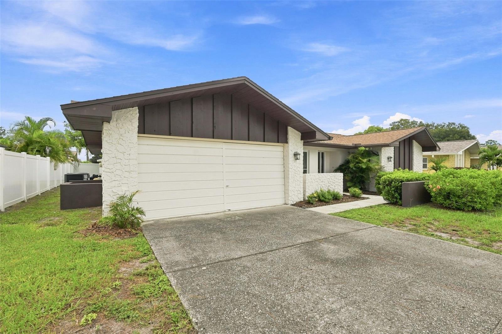 203 HILLCREST DR — photo 40