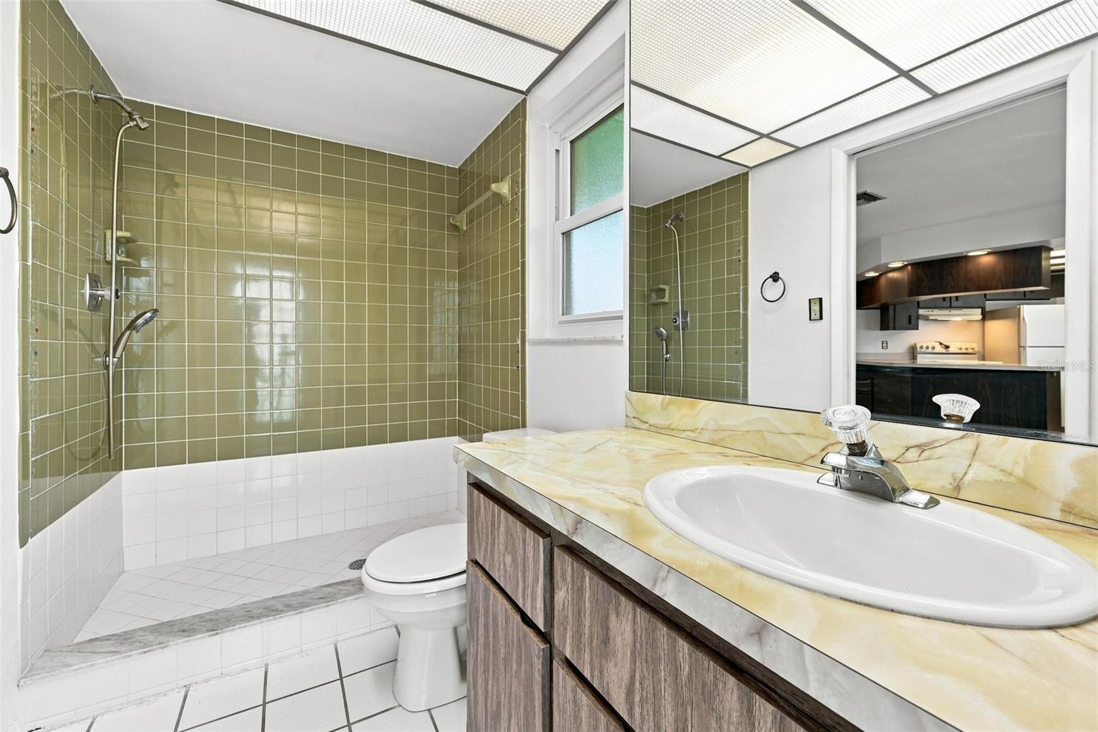 203 HILLCREST DR — photo 32