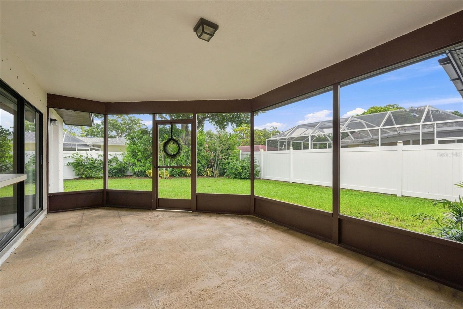 203 HILLCREST DR — photo 41