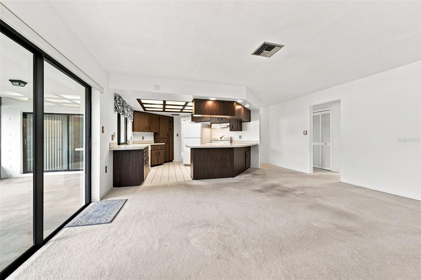 203 HILLCREST DR — photo 18