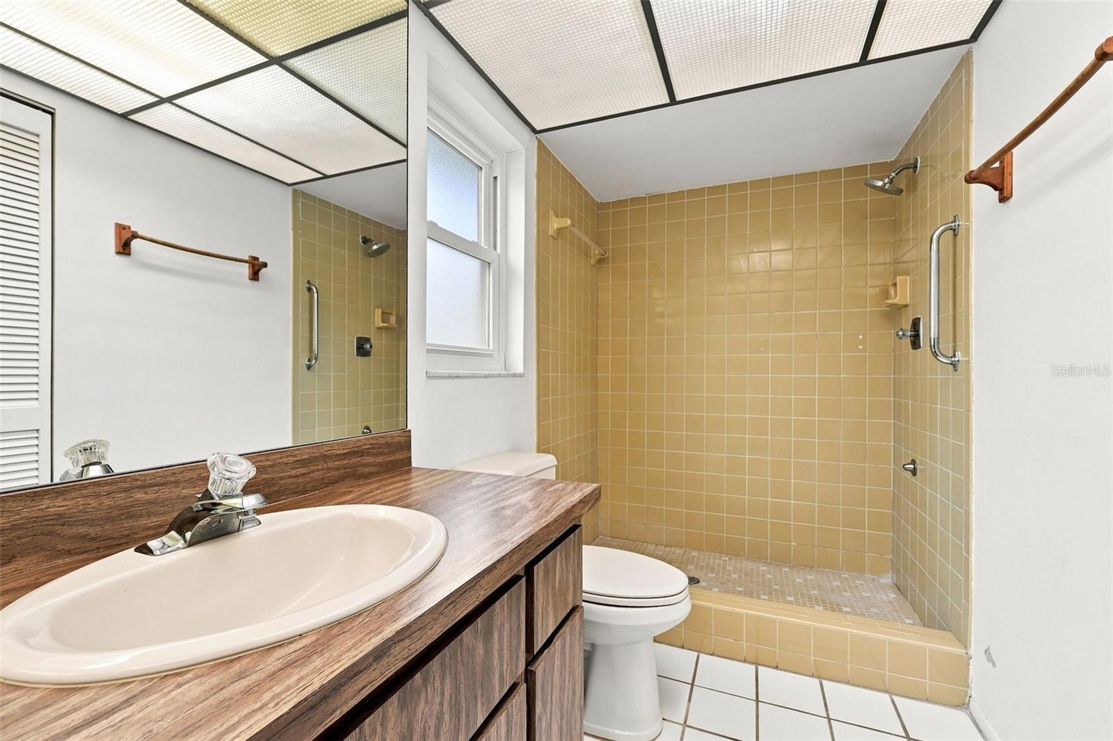 203 HILLCREST DR — photo 26
