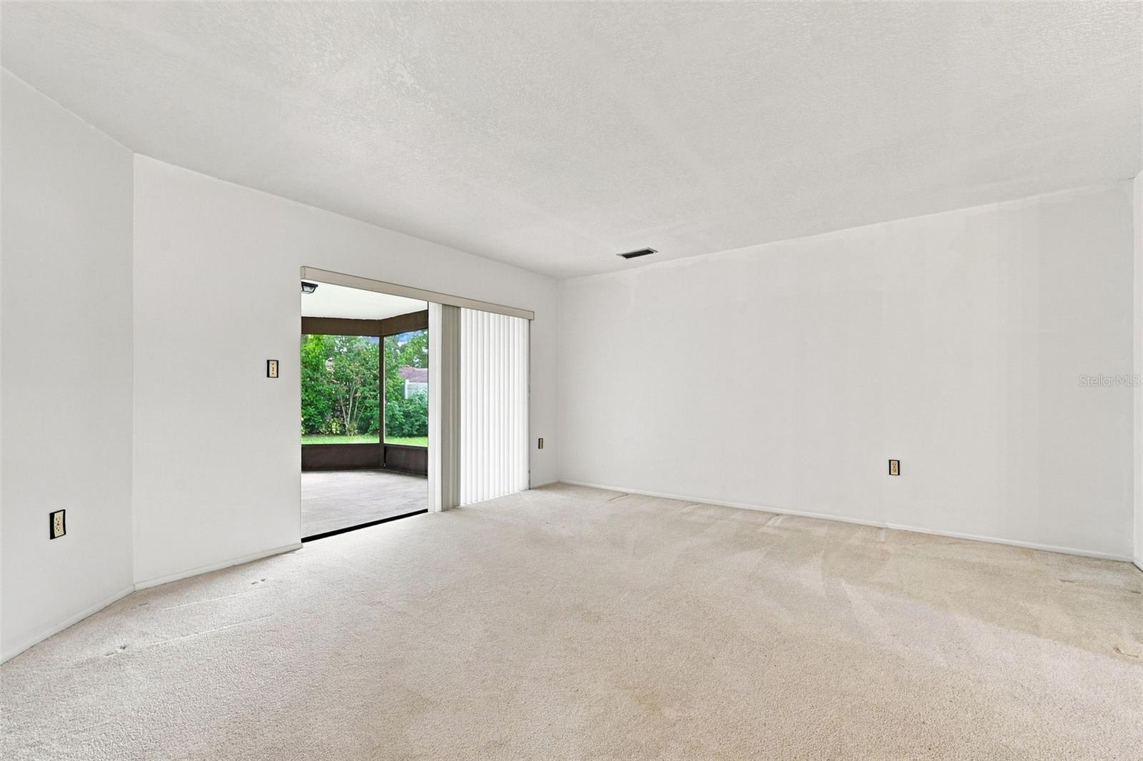 203 HILLCREST DR — photo 9