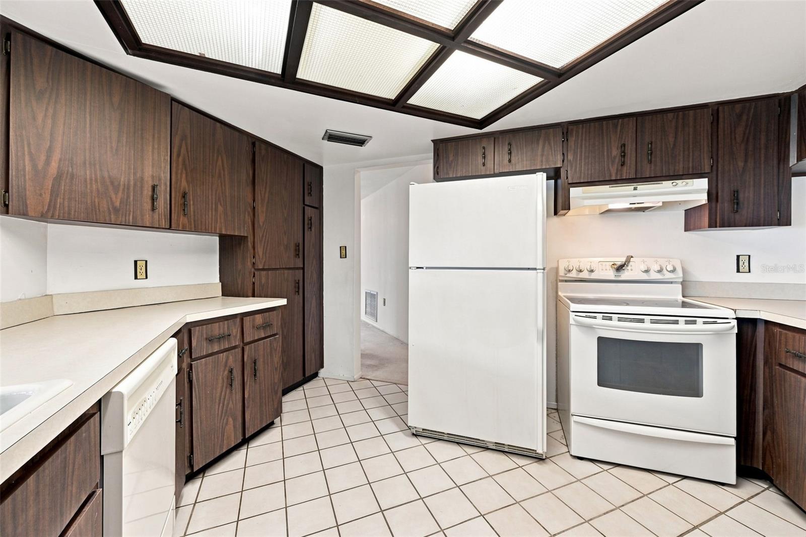 203 HILLCREST DR — photo 13