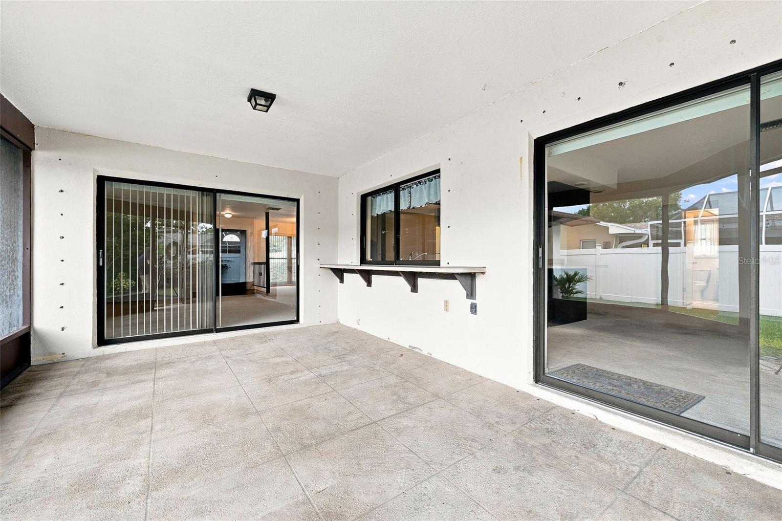 203 HILLCREST DR — photo 36